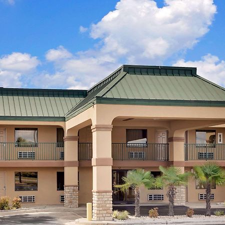 Super 8 By Wyndham Byron/South Macon Hotel Kültér fotó